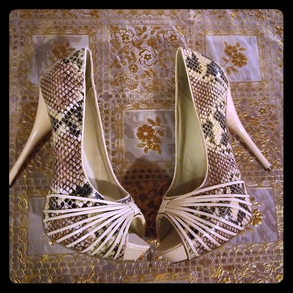 DIVA Lounge Shoes - Diva lounge size 10 snake skin heel
